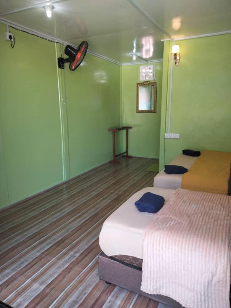 Oceanboys Inn Kampong Pasir Panjang  Eksteriør billede